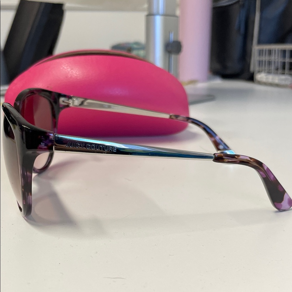 Juicy Couture Black Sunglasses with Pink Case - Picture 3 of 5